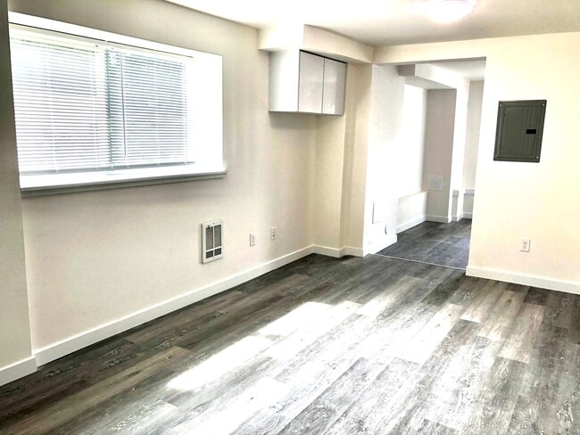 10734 Stone Ave N, Unit #B01 in Seattle, WA - Building Photo - Building Photo