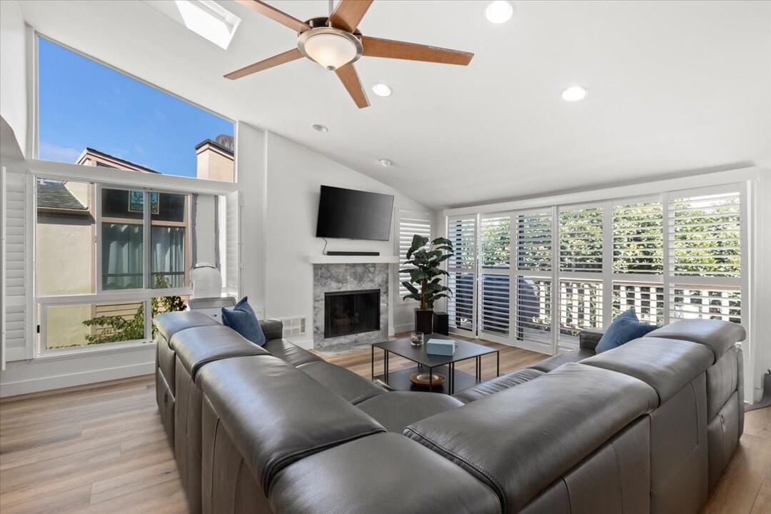 579 S Sierra Ave in Solana Beach, CA - Foto de edificio