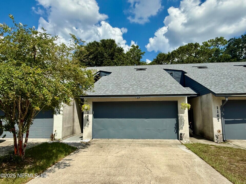 1165 Fromage Cir E in Jacksonville, FL - Building Photo