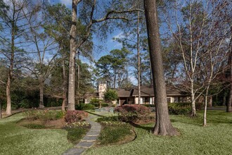 614 Saddlewood Ln in Houston, TX - Foto de edificio - Building Photo