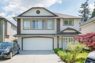 23016 Cliff Ave in Maple Ridge, BC - Building Photo