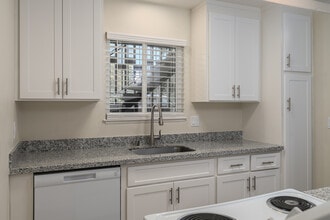 Sierra Gardens in Roseville, CA - Building Photo - Interior Photo