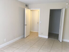 10757 Cleary Blvd, Unit 104 in Plantation, FL - Foto de edificio - Building Photo