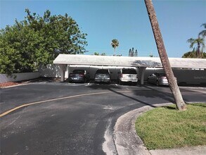 1235 S Highland Ave, Unit 3102 in Clearwater, FL - Building Photo - Building Photo