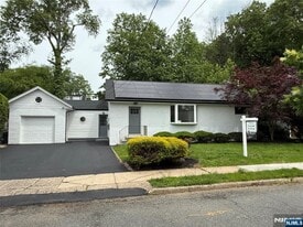 41 Woods Ave in Bergenfield, NJ - Building Photo