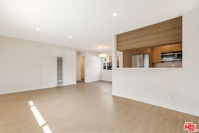 property at 27 Anchorage St