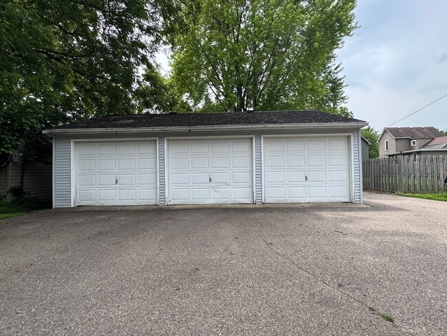 314 Nicollet Ave, Unit Upstairs in North Mankato, MN - Building Photo - Building Photo