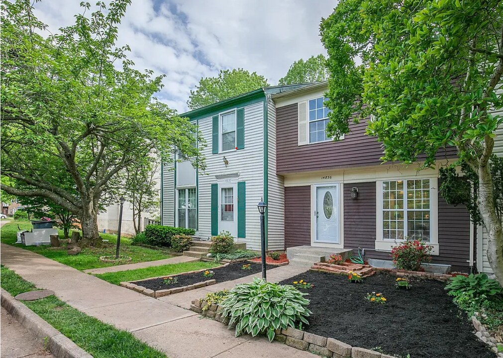 14836 Hancock Ct in Centreville, VA - Building Photo
