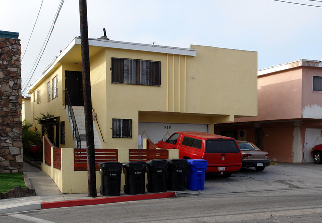 578 E Hyde Park Blvd in Inglewood, CA - Foto de edificio - Building Photo