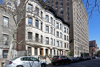 251 W 102nd St in New York, NY - Building Photo - Building Photo