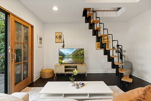 21487 Encina Rd in Topanga, CA - Building Photo