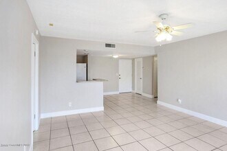 223 Columbia Dr in Cape Canaveral, FL - Foto de edificio - Building Photo