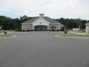 Cambridge Farms Apartments in Kinston, NC - Building Photo - Building Photo