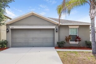 7338 Lumber Port Dr in Ruskin, FL - Building Photo