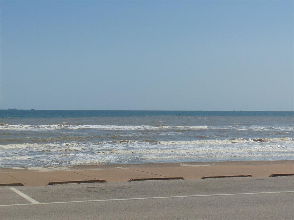 215 Postoffice St in Galveston, TX - Foto de edificio