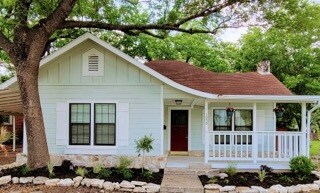 1050 W Coll St in New Braunfels, TX - Building Photo - Building Photo