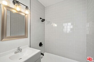 2437 Exposition Pl in Los Angeles, CA - Building Photo - Building Photo