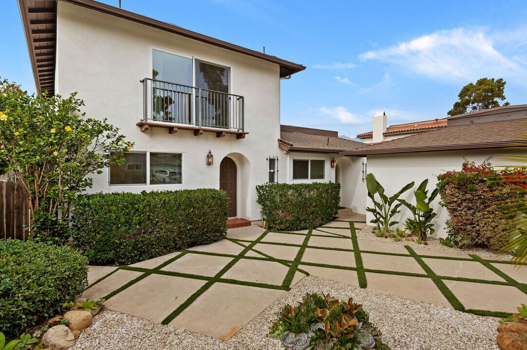 752 Casiano Dr in Santa Barbara, CA - Building Photo