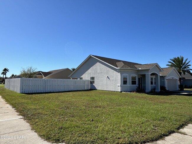 3484 Cherry Ridge Rd in Lynn Haven, FL - Foto de edificio - Building Photo