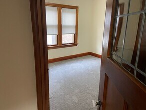 1117 S Layton Blvd, Unit Upper Flat in Milwaukee, WI - Building Photo - Building Photo