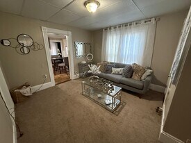 135 Massabesic St in Manchester, NH - Building Photo