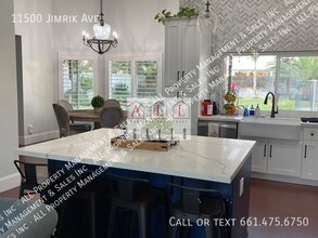 11500 Jimrik Ave in Bakersfield, CA - Building Photo - Building Photo
