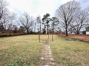 126 Bunker Hill Rd in Fayetteville, NC - Foto de edificio - Building Photo