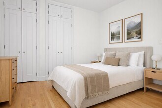 241 E 39th St in New York, NY - Building Photo - Building Photo