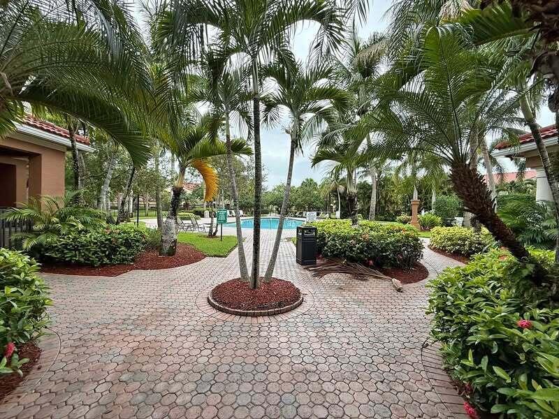 10276 Fox Trail Rd S in Royal Palm Beach, FL - Building Photo
