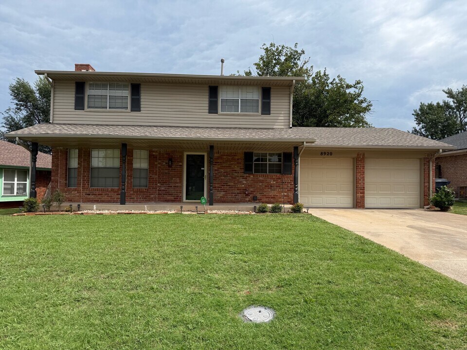8902 Aaron Dr in Oklahoma City, OK - Building Photo