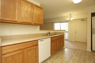 Arbor Lake Apartments in Wyoming, MI - Building Photo - Interior Photo