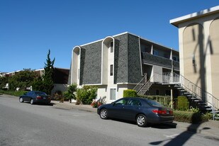 420 Richmond Dr in Millbrae, CA - Building Photo