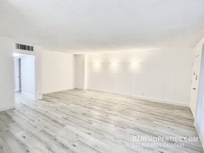 326 Serrano Ave, Unit 3 in Los Angeles, CA - Building Photo - Building Photo