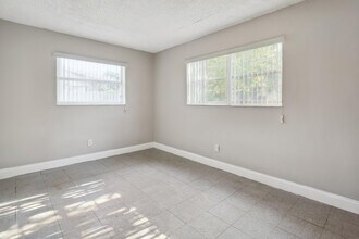 1281 NW 30th Ave in Fort Lauderdale, FL - Building Photo - Building Photo