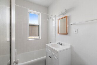1635 W Morse Ave in Chicago, IL - Building Photo - Building Photo