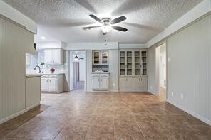 2018 Manila Ln in Houston, TX - Building Photo