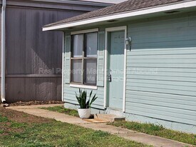 101 E Broadway St in Owasso, OK - Building Photo