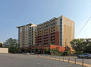 Royal Court Condos in Charlotte, NC - Building Photo - Building Photo