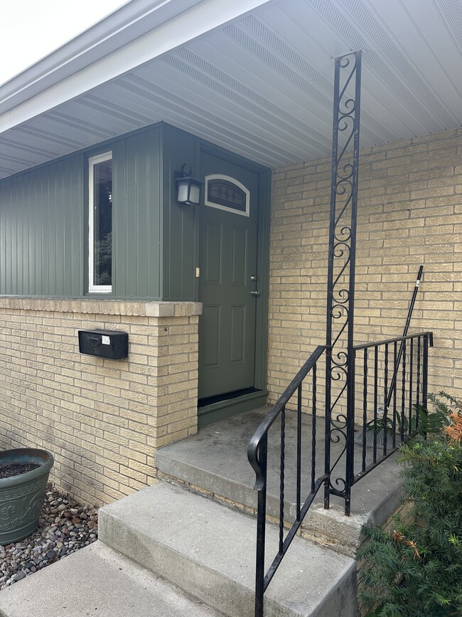 6038 Urbandale Ave in Des Moines, IA - Building Photo - Building Photo