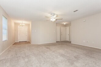 918 Anvil Creek Dr in Arlington, TX - Foto de edificio - Building Photo