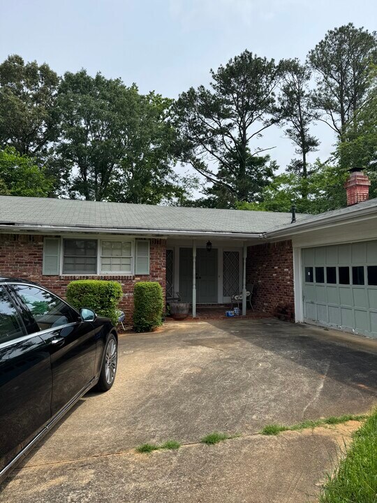 4610 Weyburn Ln in Stone Mountain, GA - Building Photo