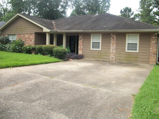 111 Shadylyn Dr in Conroe, TX - Building Photo - Building Photo
