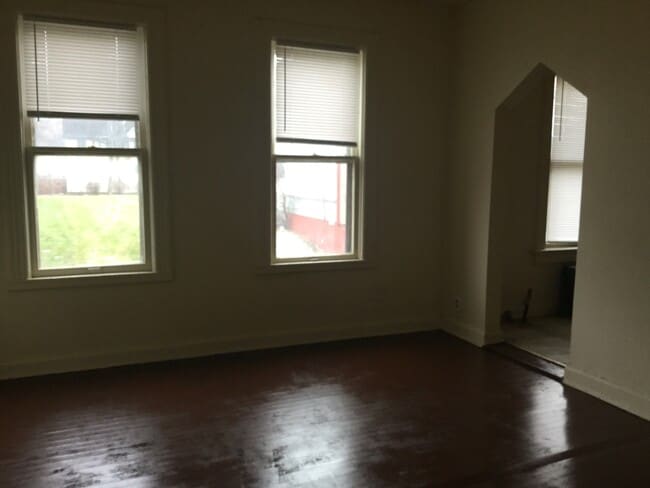 property at 1120 W Hadley St