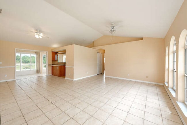 3561 22nd Ave NE in Naples, FL - Building Photo - Building Photo