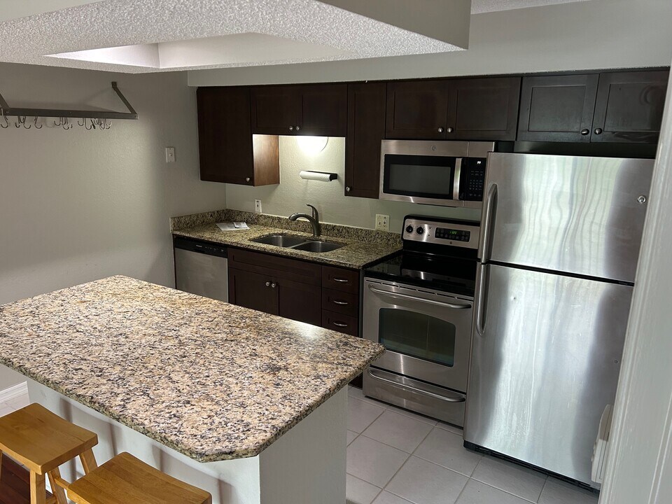 10200 Gandy Blvd N, Unit 1323 in St. Petersburg, FL - Foto de edificio