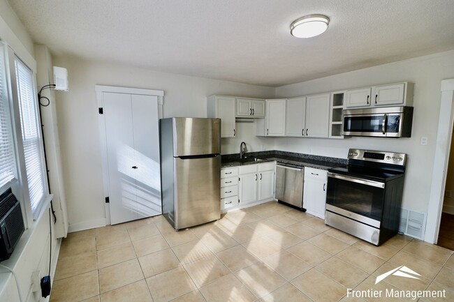 527 Moro St in Manhattan, KS - Building Photo - Building Photo