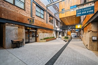 2212 Morris Ave, Unit 300 in Birmingham, AL - Foto de edificio - Building Photo