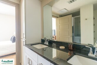 300 Enclave Dr, Unit 5113 in Conroe, TX - Foto de edificio - Building Photo