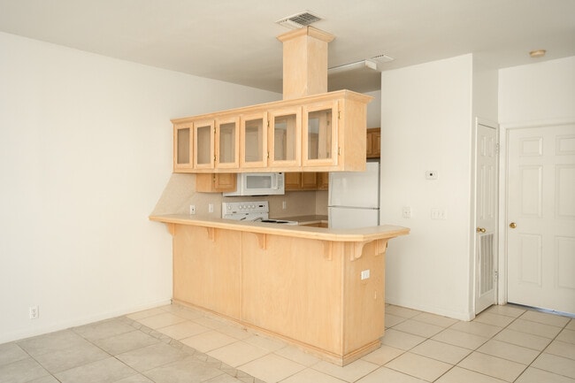 Alta Vista Apartments in McAllen, TX - Building Photo - Interior Photo