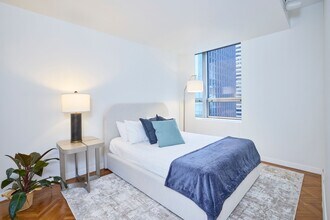 15 W 53rd St in New York, NY - Building Photo - Building Photo